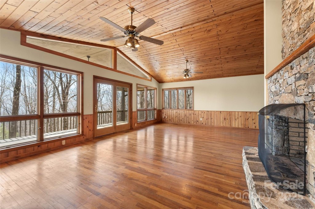 Maggie Valley, North Carolina, 28751, United States, 3 Bedrooms Bedrooms, ,3 BathroomsBathrooms,Residential,Forsale,1960259
