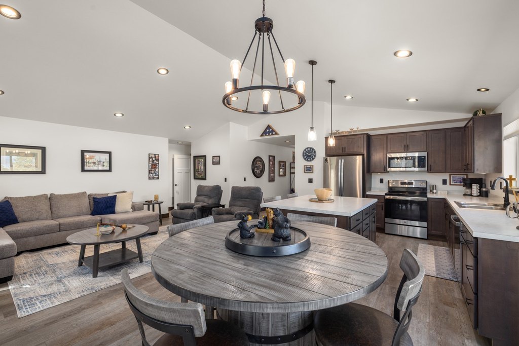 Lakeside, Montana, 59922, United States, 3 Bedrooms Bedrooms, ,2 BathroomsBathrooms,Residential,Forsale,1944295