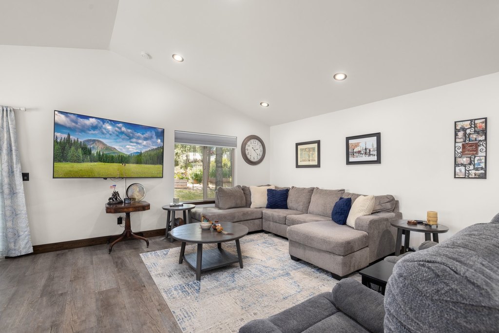 Lakeside, Montana, 59922, United States, 3 Bedrooms Bedrooms, ,2 BathroomsBathrooms,Residential,Forsale,1944295