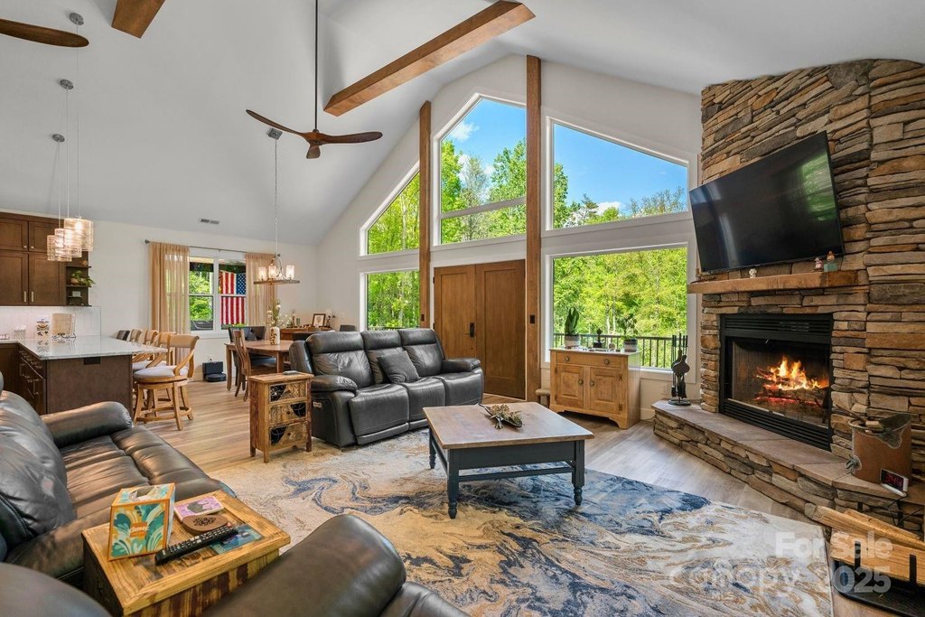 Hendersonville, North Carolina, 28792, United States, 3 Bedrooms Bedrooms, ,3 BathroomsBathrooms,Residential,Forsale,1962019