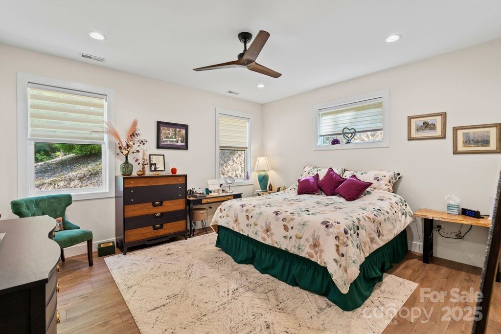 Hendersonville, North Carolina, 28792, United States, 3 Bedrooms Bedrooms, ,3 BathroomsBathrooms,Residential,Forsale,1962019