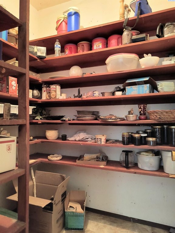 Kennewick, Washington, 99337, United States, 4 Bedrooms Bedrooms, ,2 BathroomsBathrooms,Residential,Forsale,1946098