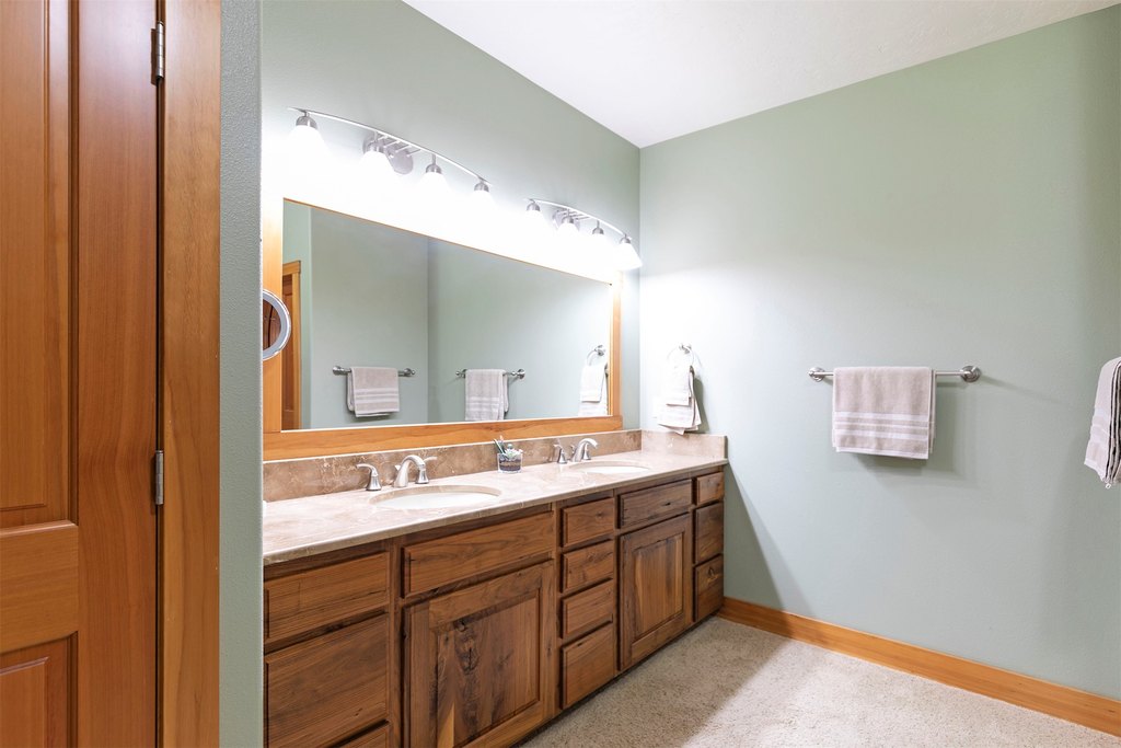 Hamilton, Montana, 59840, United States, 3 Bedrooms Bedrooms, ,2.5 BathroomsBathrooms,Residential,Forsale,1944297