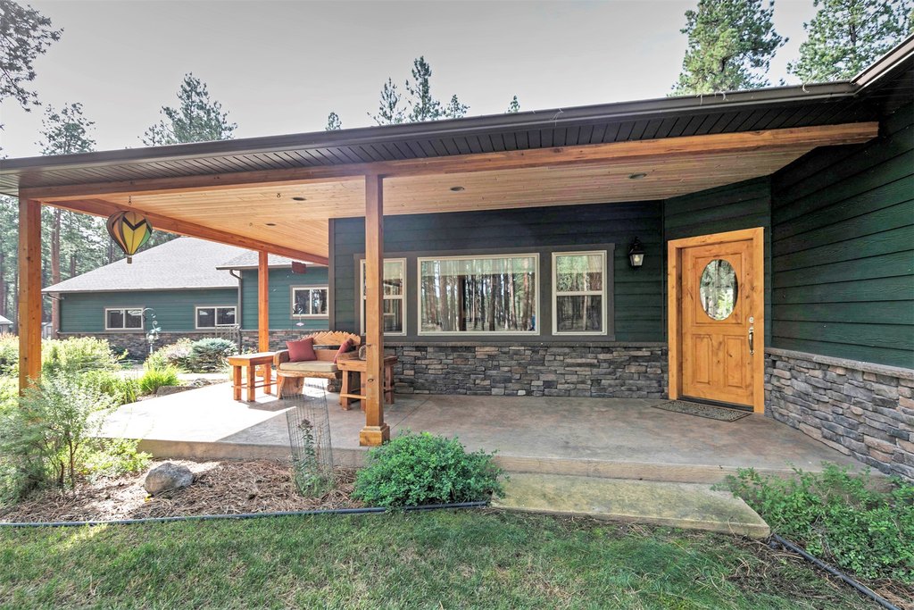 Hamilton, Montana, 59840, United States, 3 Bedrooms Bedrooms, ,2.5 BathroomsBathrooms,Residential,Forsale,1944297