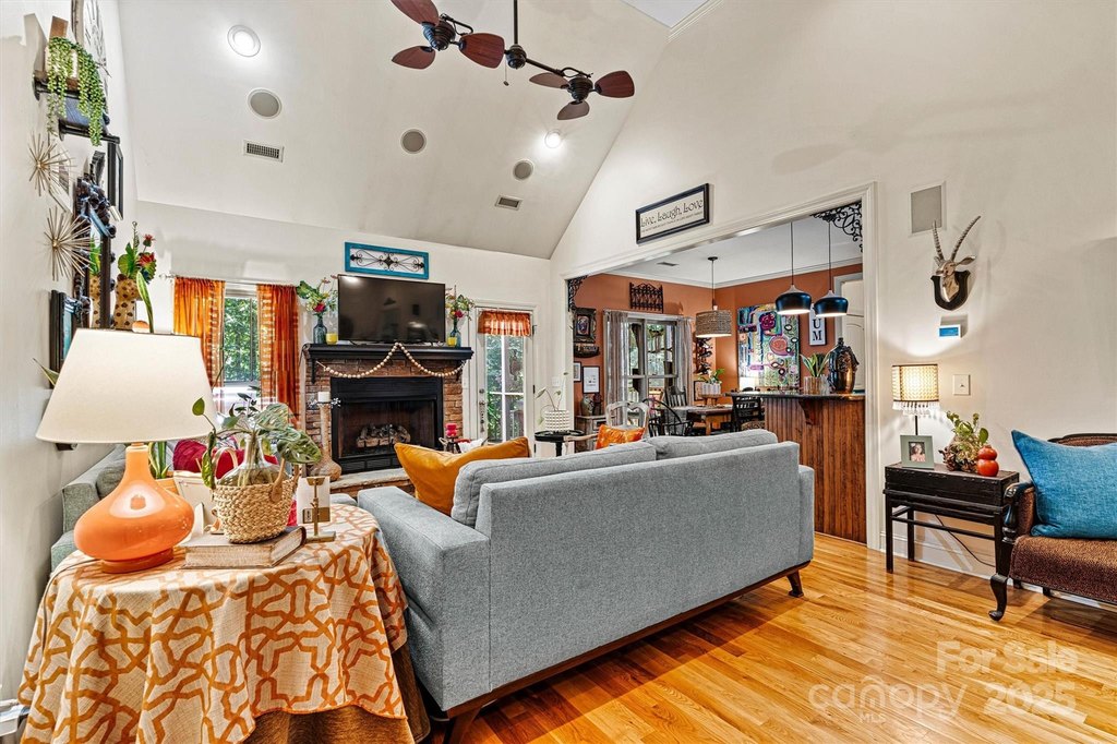 Hickory, North Carolina, 28601, United States, 4 Bedrooms Bedrooms, ,2.5 BathroomsBathrooms,Residential,Forsale,2007671