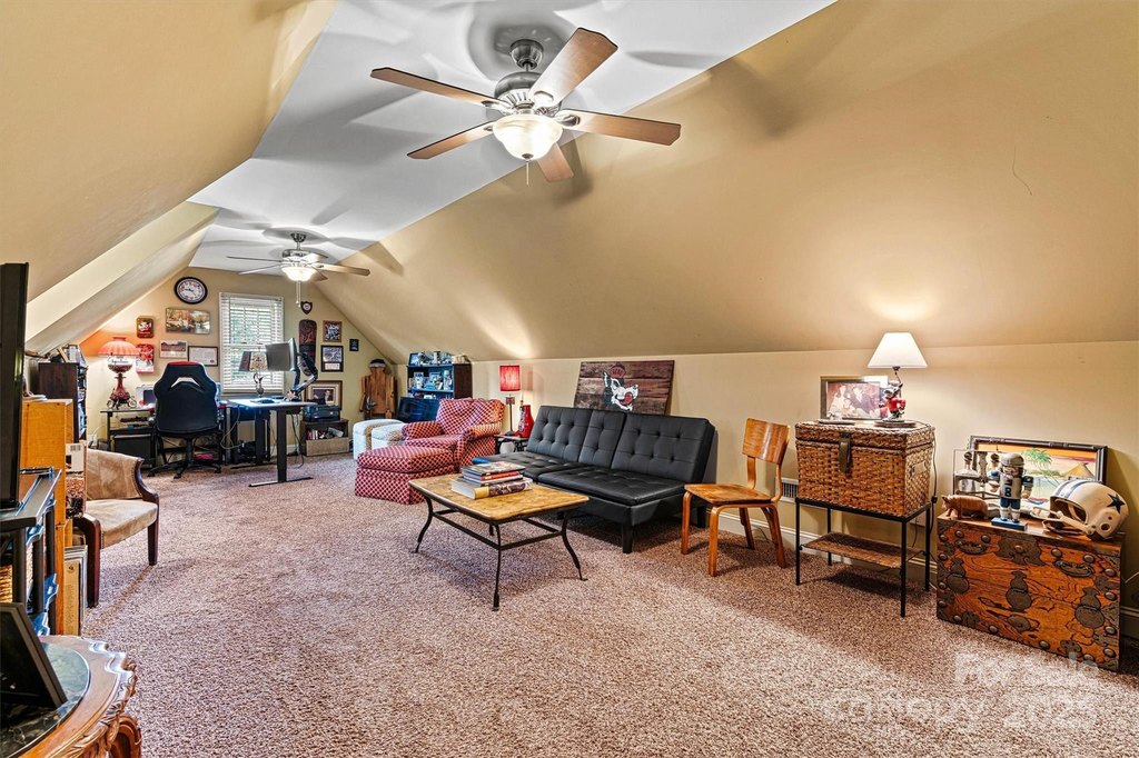 Hickory, North Carolina, 28601, United States, 4 Bedrooms Bedrooms, ,2.5 BathroomsBathrooms,Residential,Forsale,2007671