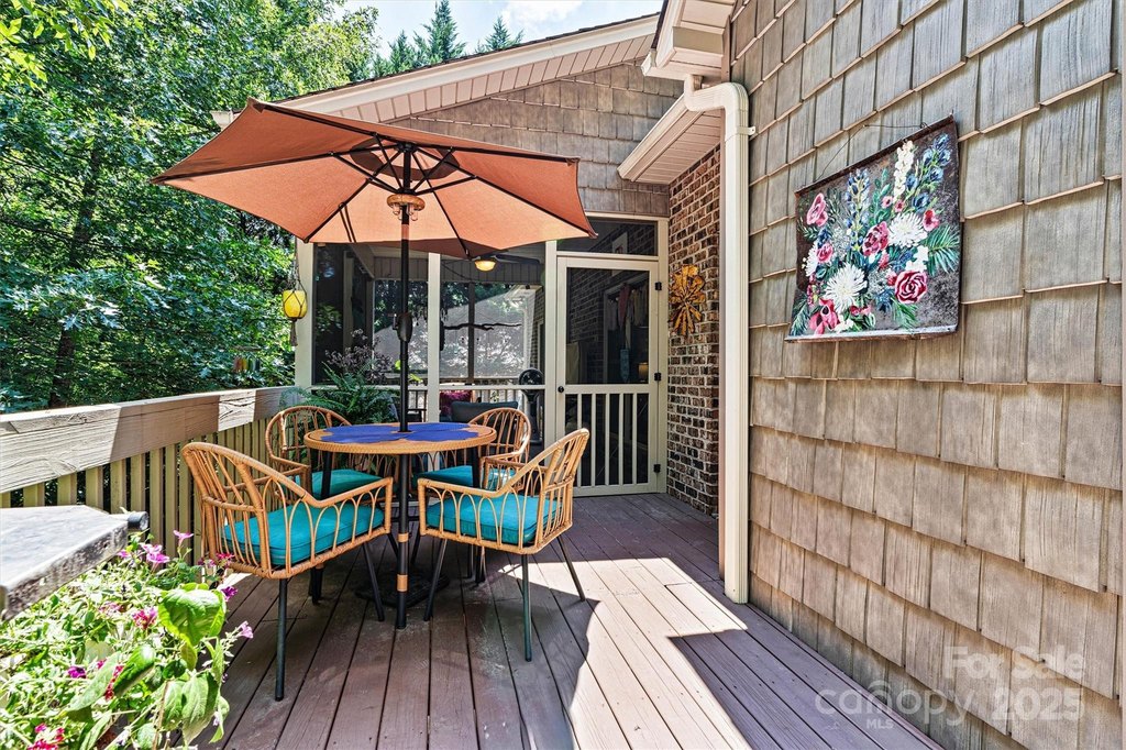 Hickory, North Carolina, 28601, United States, 4 Bedrooms Bedrooms, ,2.5 BathroomsBathrooms,Residential,Forsale,2007671