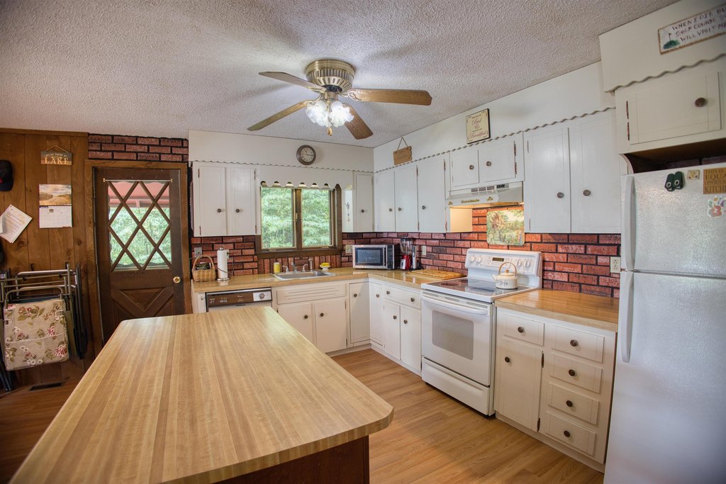 Ossipee, New Hampshire, 03814, United States, 3 Bedrooms Bedrooms, ,2.5 BathroomsBathrooms,Residential,Forsale,1941244