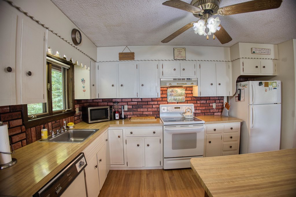 Ossipee, New Hampshire, 03814, United States, 3 Bedrooms Bedrooms, ,2.5 BathroomsBathrooms,Residential,Forsale,1941244
