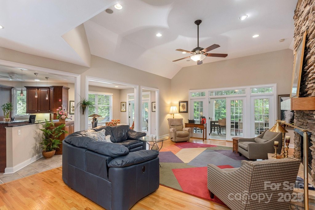 Hendersonville, North Carolina, 28739, United States, 3 Bedrooms Bedrooms, ,3.5 BathroomsBathrooms,Residential,Forsale,1985903