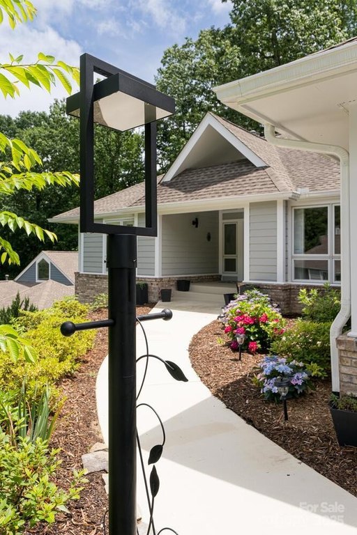 Flat Rock, North Carolina, 28731, United States, 3 Bedrooms Bedrooms, ,2 BathroomsBathrooms,Residential,Forsale,1886037