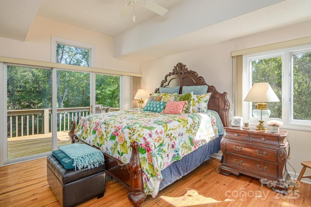 Hendersonville, North Carolina, 28739, United States, 3 Bedrooms Bedrooms, ,2 BathroomsBathrooms,Residential,Forsale,1960265