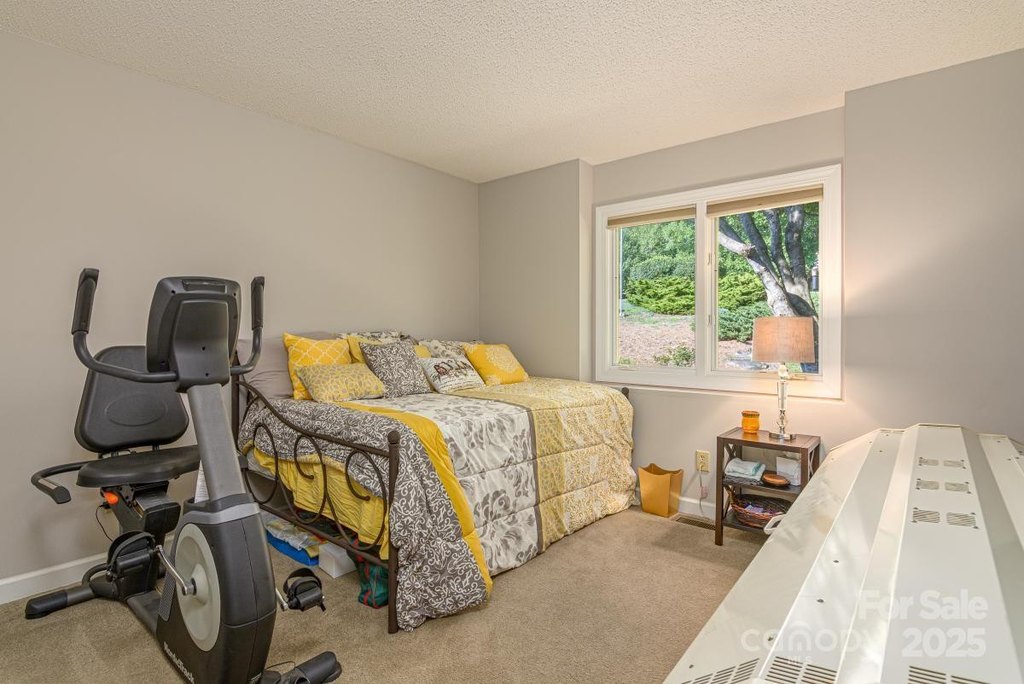 Hendersonville, North Carolina, 28739, United States, 3 Bedrooms Bedrooms, ,2 BathroomsBathrooms,Residential,Forsale,1960265