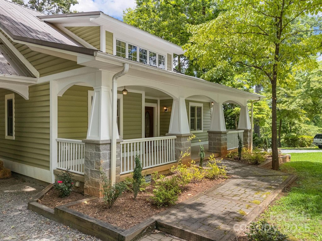 Tryon, North Carolina, 28782, United States, 3 Bedrooms Bedrooms, ,4 BathroomsBathrooms,Residential,Forsale,1904897