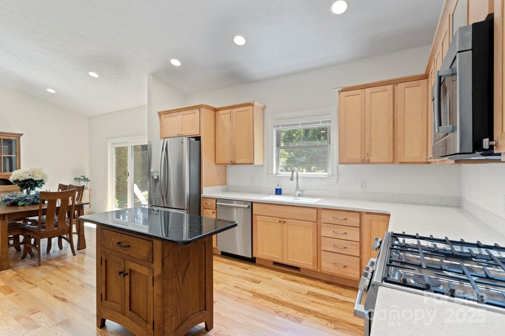 Flat Rock, North Carolina, 28731, United States, 3 Bedrooms Bedrooms, ,2 BathroomsBathrooms,Residential,Forsale,1904905
