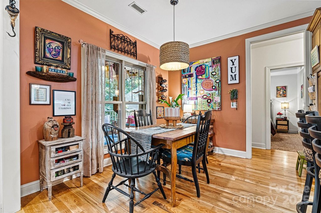 Hickory, North Carolina, 28601, United States, 4 Bedrooms Bedrooms, ,2.5 BathroomsBathrooms,Residential,Forsale,2007671