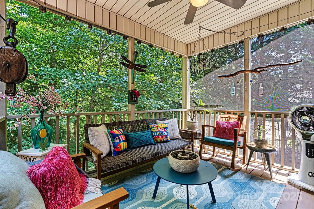 Hickory, North Carolina, 28601, United States, 4 Bedrooms Bedrooms, ,2.5 BathroomsBathrooms,Residential,Forsale,2007671