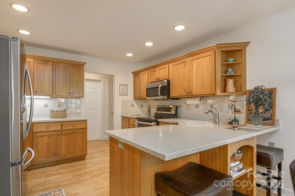 Hendersonville, North Carolina, 28739, United States, 3 Bedrooms Bedrooms, ,2 BathroomsBathrooms,Residential,Forsale,1960265