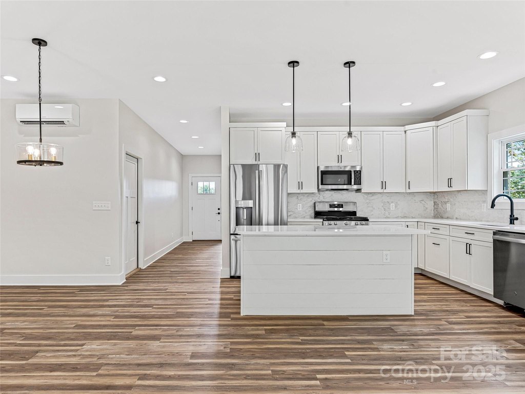 Mars Hill, North Carolina, 28754, United States, 3 Bedrooms Bedrooms, ,3 BathroomsBathrooms,Residential,Forsale,1907847