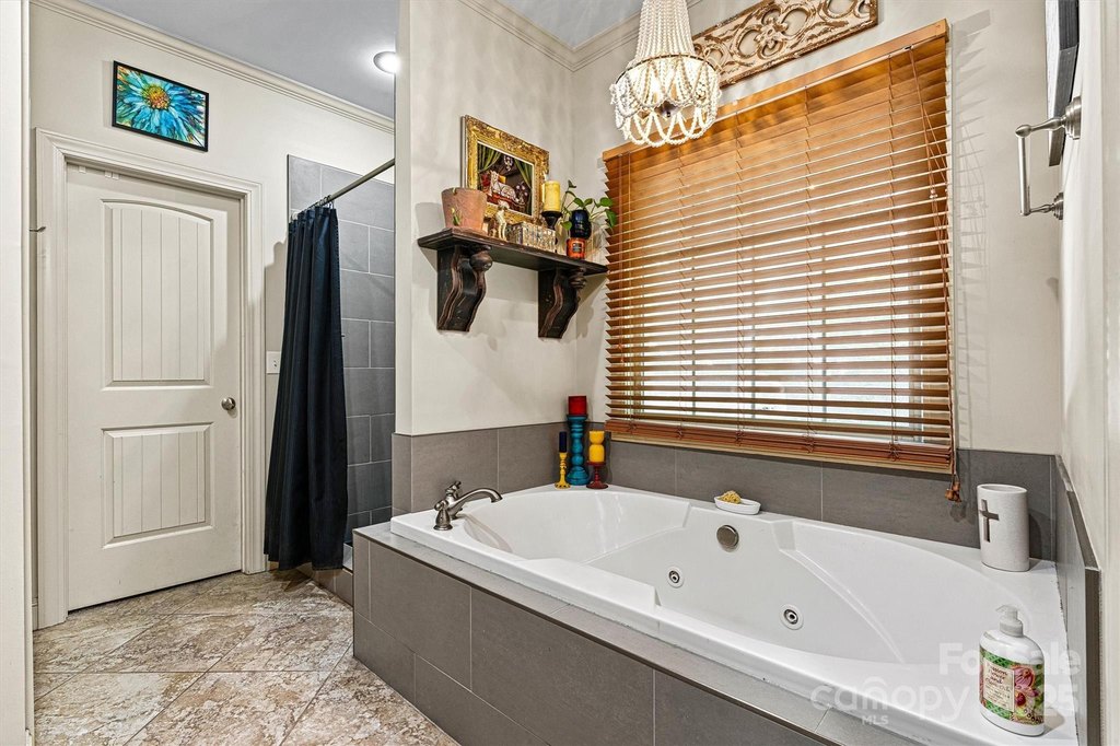 Hickory, North Carolina, 28601, United States, 4 Bedrooms Bedrooms, ,2.5 BathroomsBathrooms,Residential,Forsale,2007671