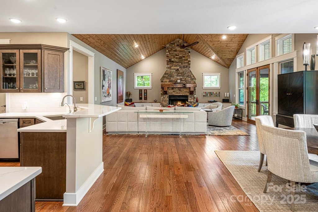 Flat Rock, North Carolina, 28731, United States, 4 Bedrooms Bedrooms, ,3.5 BathroomsBathrooms,Residential,Forsale,1886036