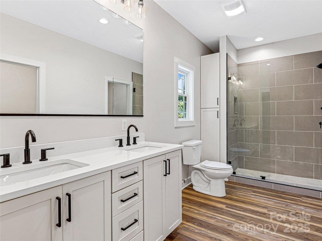 Mars Hill, North Carolina, 28754, United States, 3 Bedrooms Bedrooms, ,3 BathroomsBathrooms,Residential,Forsale,1907847