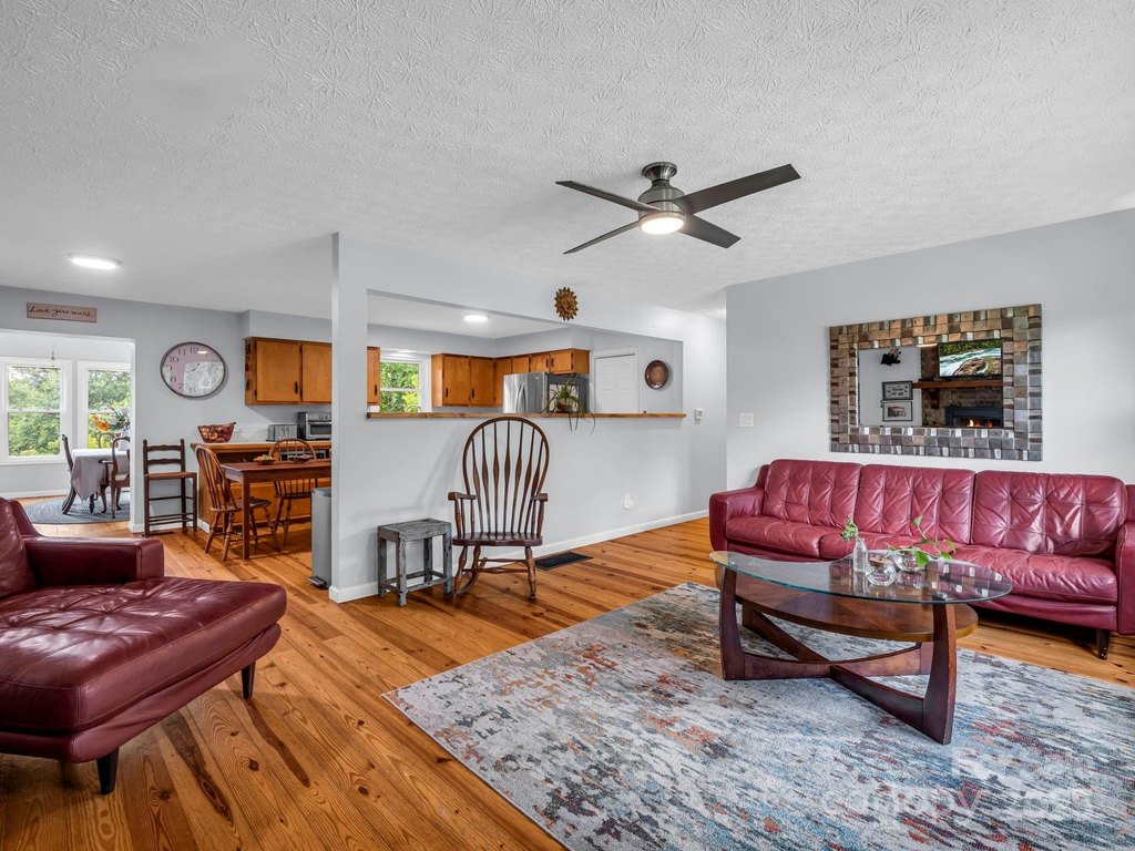 Saluda, North Carolina, 28773, United States, 4 Bedrooms Bedrooms, ,2 BathroomsBathrooms,Residential,Forsale,1960269