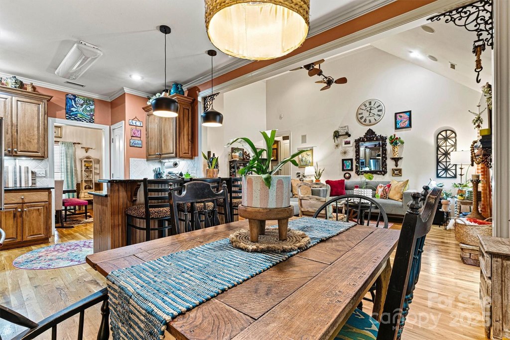 Hickory, North Carolina, 28601, United States, 4 Bedrooms Bedrooms, ,2.5 BathroomsBathrooms,Residential,Forsale,2007671