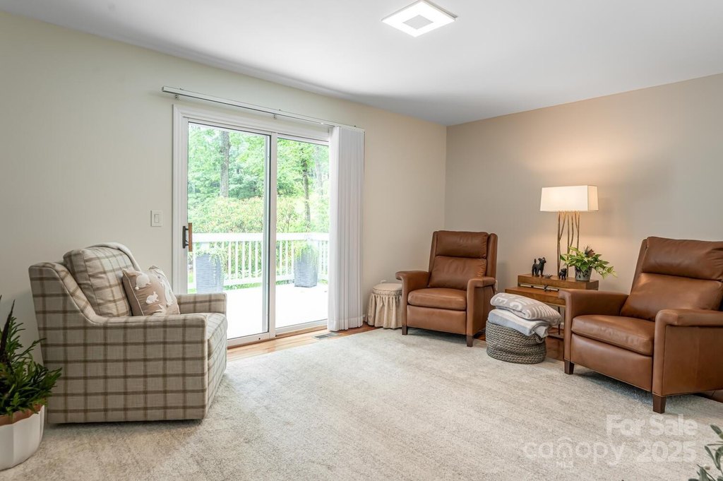 Flat Rock, North Carolina, 28731, United States, 3 Bedrooms Bedrooms, ,2 BathroomsBathrooms,Residential,Forsale,1886037
