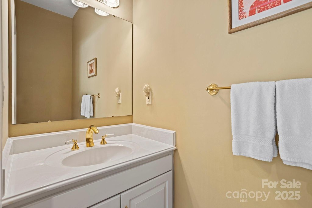 Flat Rock, North Carolina, 28731, United States, 3 Bedrooms Bedrooms, ,4.5 BathroomsBathrooms,Residential,Forsale,1904902