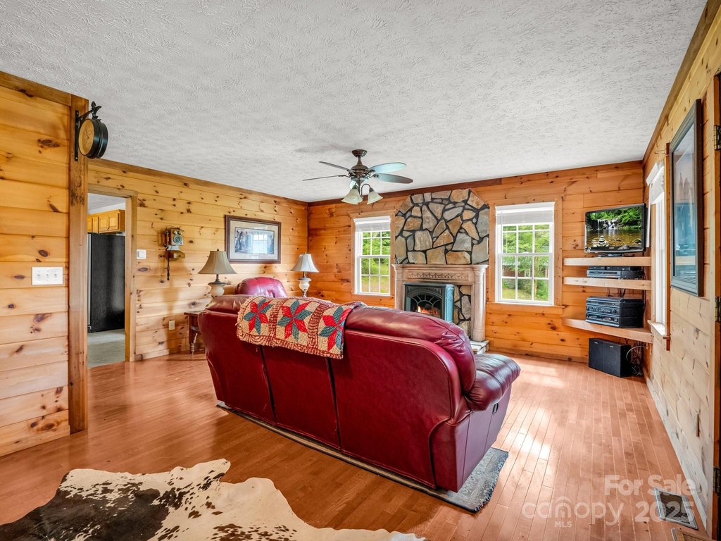 Rutherfordton, North Carolina, 28139, United States, 3 Bedrooms Bedrooms, ,2 BathroomsBathrooms,Residential,Forsale,1904901