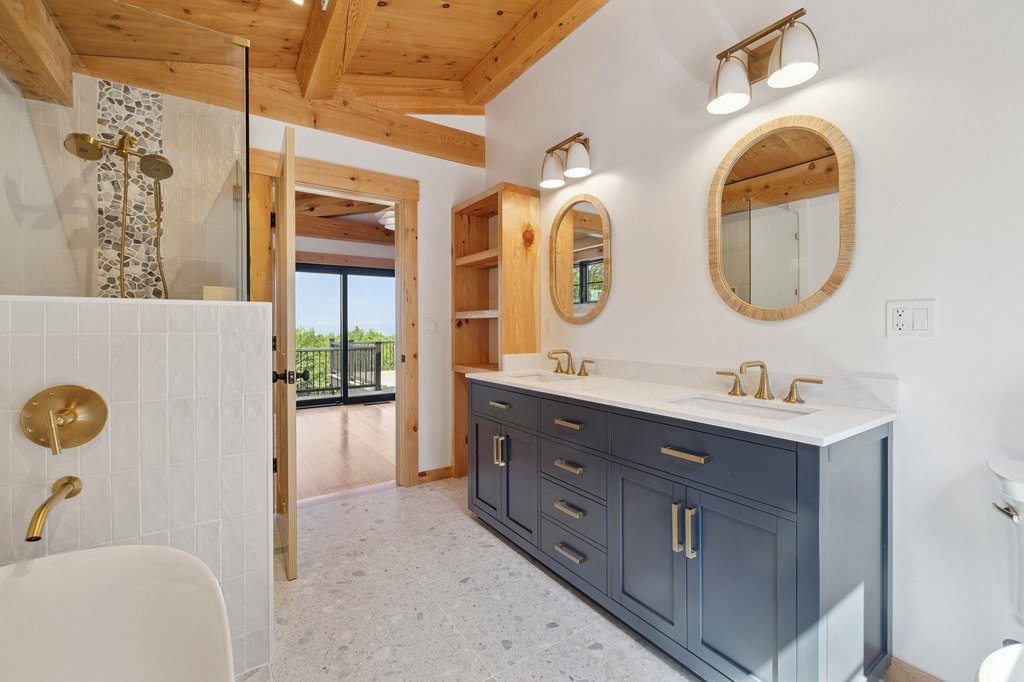 Ossipee, New Hampshire, 03814, United States, 4 Bedrooms Bedrooms, ,2.5 BathroomsBathrooms,Residential,Forsale,1952903