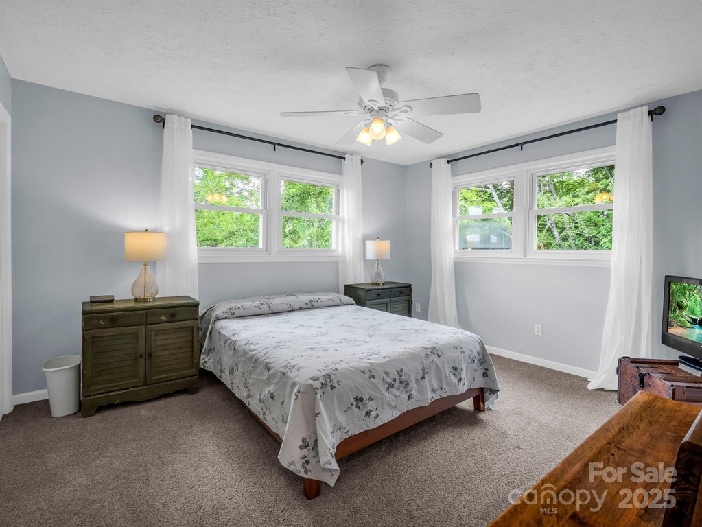 Saluda, North Carolina, 28773, United States, 4 Bedrooms Bedrooms, ,2 BathroomsBathrooms,Residential,Forsale,1960269