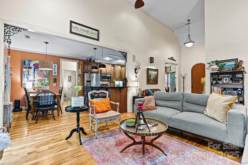 Hickory, North Carolina, 28601, United States, 4 Bedrooms Bedrooms, ,2.5 BathroomsBathrooms,Residential,Forsale,2007671