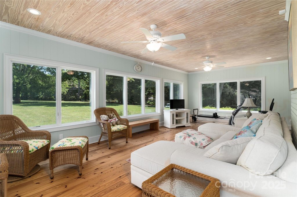 Mooresville, North Carolina, 28117, United States, 3 Bedrooms Bedrooms, ,4 BathroomsBathrooms,Residential,Forsale,1953169