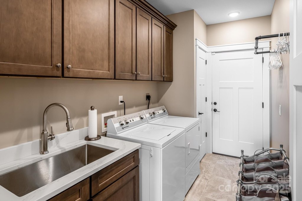 Flat Rock, North Carolina, 28731, United States, 4 Bedrooms Bedrooms, ,3.5 BathroomsBathrooms,Residential,Forsale,1886036