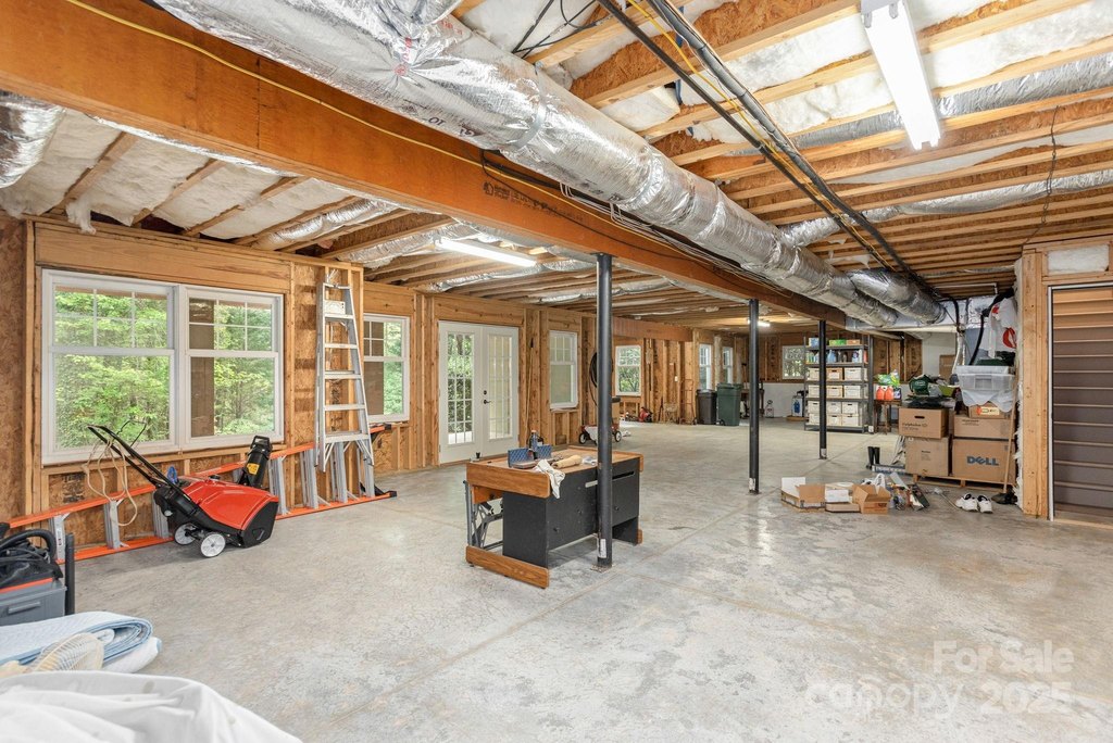 Hendersonville, North Carolina, 28739, United States, 3 Bedrooms Bedrooms, ,3.5 BathroomsBathrooms,Residential,Forsale,1985903