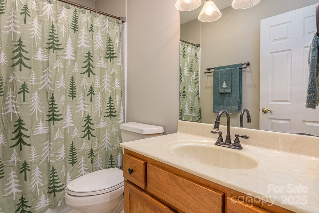 Hendersonville, North Carolina, 28739, United States, 3 Bedrooms Bedrooms, ,2 BathroomsBathrooms,Residential,Forsale,1960265