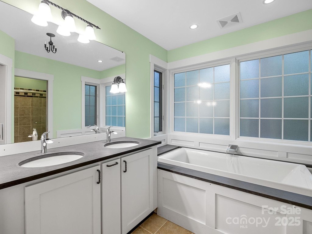 Tryon, North Carolina, 28782, United States, 3 Bedrooms Bedrooms, ,4 BathroomsBathrooms,Residential,Forsale,1904897