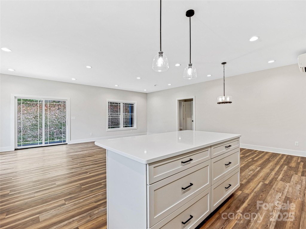 Mars Hill, North Carolina, 28754, United States, 3 Bedrooms Bedrooms, ,3 BathroomsBathrooms,Residential,Forsale,1907847