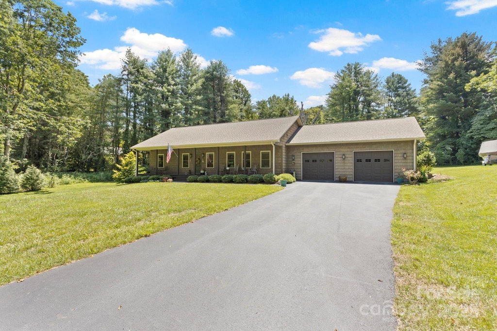 Flat Rock, North Carolina, 28731, United States, 3 Bedrooms Bedrooms, ,2 BathroomsBathrooms,Residential,Forsale,1904905