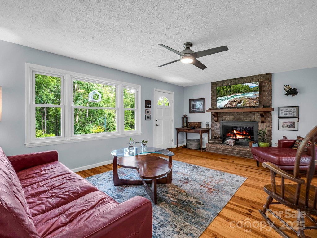 Saluda, North Carolina, 28773, United States, 4 Bedrooms Bedrooms, ,2 BathroomsBathrooms,Residential,Forsale,1960269