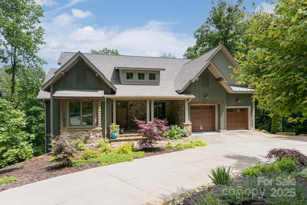 Flat Rock, North Carolina, 28731, United States, 4 Bedrooms Bedrooms, ,3.5 BathroomsBathrooms,Residential,Forsale,1886036