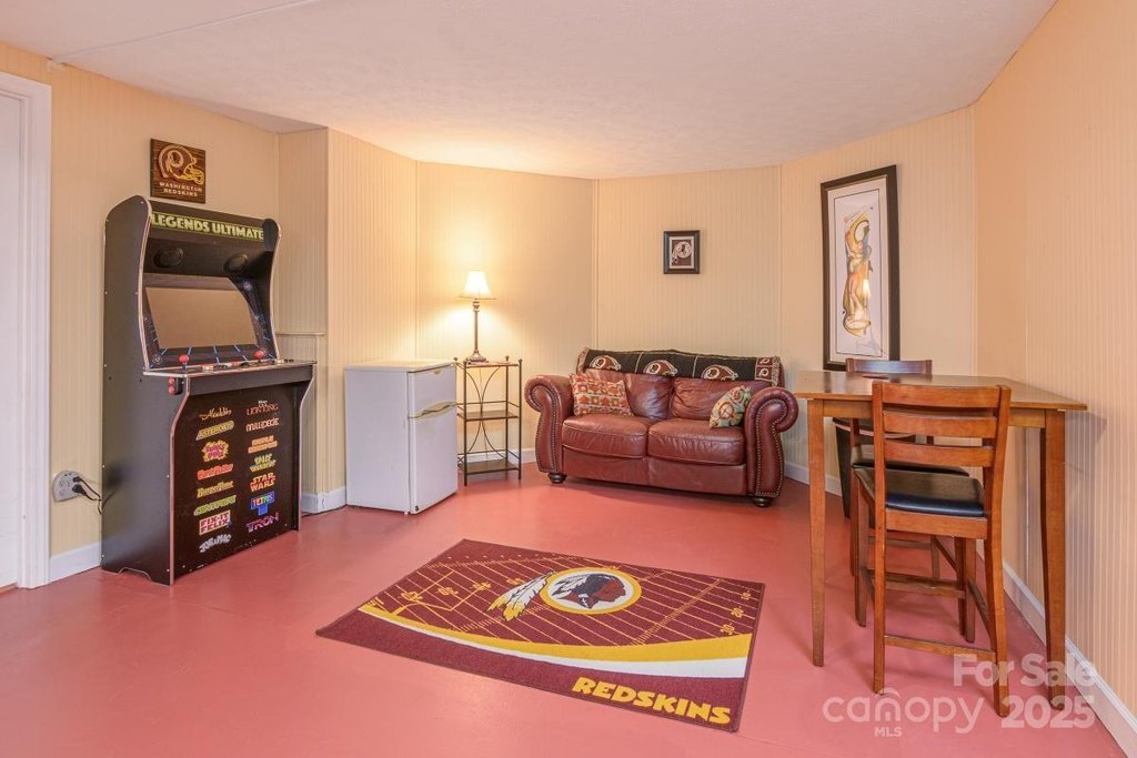 Hendersonville, North Carolina, 28739, United States, 3 Bedrooms Bedrooms, ,2 BathroomsBathrooms,Residential,Forsale,1960265