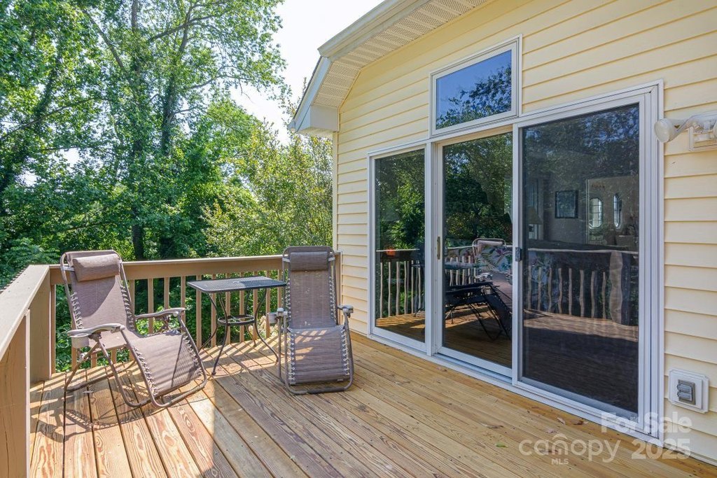 Hendersonville, North Carolina, 28739, United States, 3 Bedrooms Bedrooms, ,2 BathroomsBathrooms,Residential,Forsale,1960265