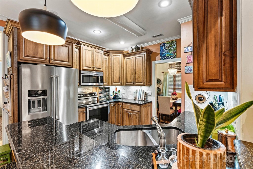 Hickory, North Carolina, 28601, United States, 4 Bedrooms Bedrooms, ,2.5 BathroomsBathrooms,Residential,Forsale,2007671