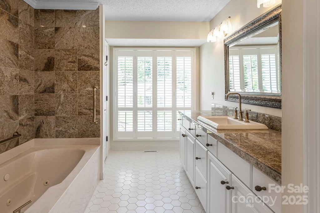 Flat Rock, North Carolina, 28731, United States, 3 Bedrooms Bedrooms, ,2 BathroomsBathrooms,Residential,Forsale,1886037