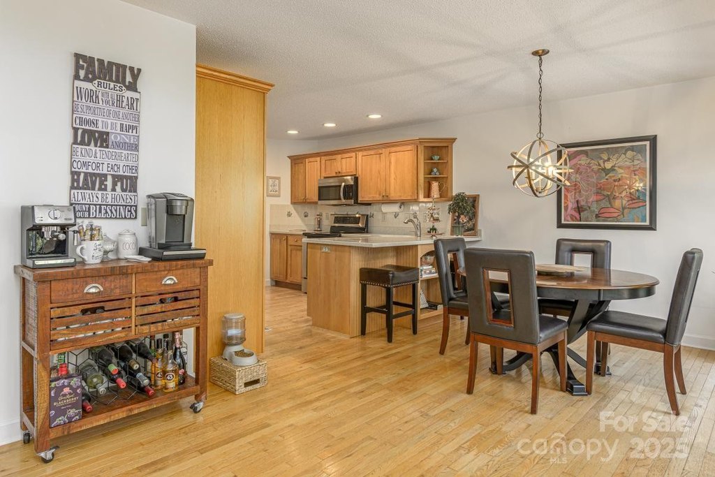 Hendersonville, North Carolina, 28739, United States, 3 Bedrooms Bedrooms, ,2 BathroomsBathrooms,Residential,Forsale,1960265