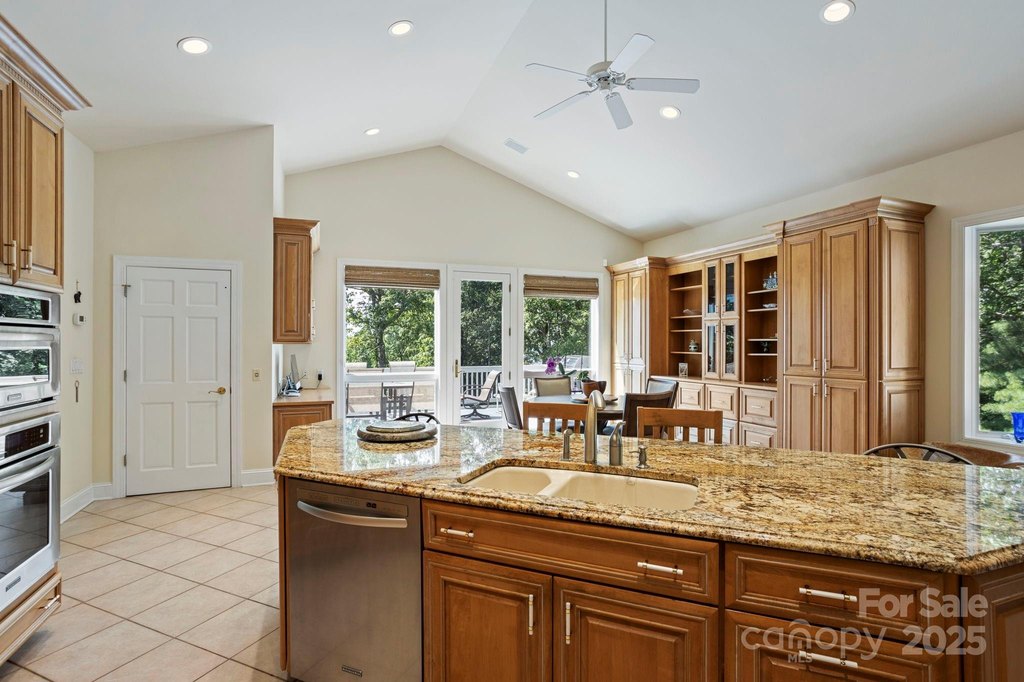 Flat Rock, North Carolina, 28731, United States, 3 Bedrooms Bedrooms, ,4.5 BathroomsBathrooms,Residential,Forsale,1904902