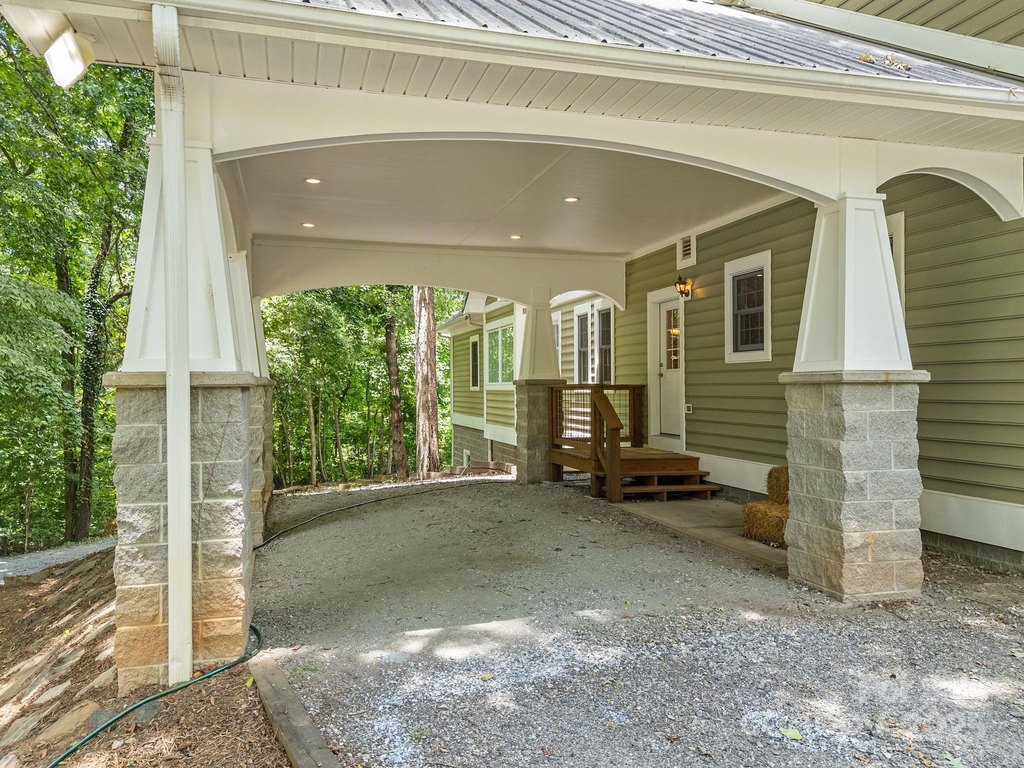 Tryon, North Carolina, 28782, United States, 3 Bedrooms Bedrooms, ,4 BathroomsBathrooms,Residential,Forsale,1904897